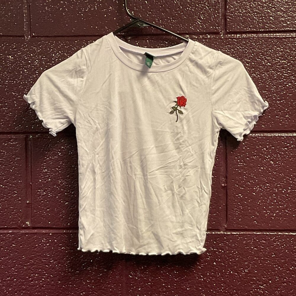 White Rose Embroidered Lettuce-Hem Tee – Size Small